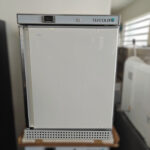 Armário congelador ventilado UF200VS, cap. 200lts (600x600x850mm)