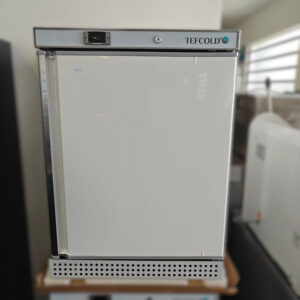 Armário congelador ventilado UF200VS, cap. 200lts (600x600x850mm)