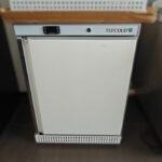 Armário refrigerado ventilado UR200X1, cap. 130lts (600x615x855mm)