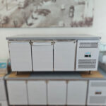 Bancada refrigerada ventilada gastronorm c/ 3 portas + grupo à direita (M-GN3100) (1795x700x850mm)